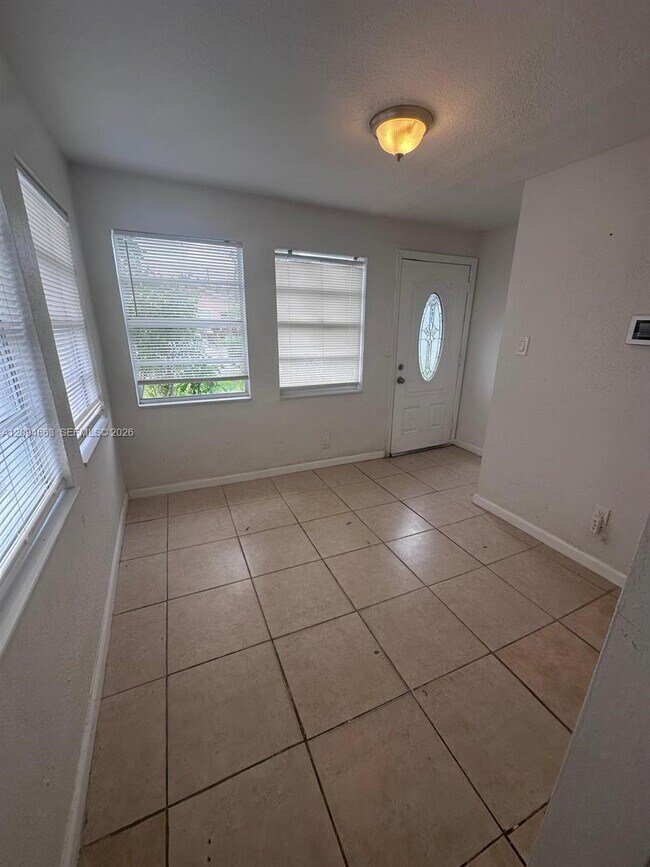 Foto del edificio - 2837 NW 9th Ct