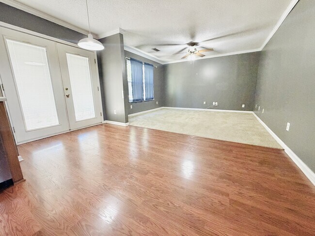 Foto del edificio - 132 Misty Glen Cir