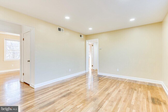 Foto del edificio - 2102 Suitland Terrace SE