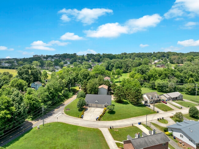 Building Photo - 711 Panther Creek Ct