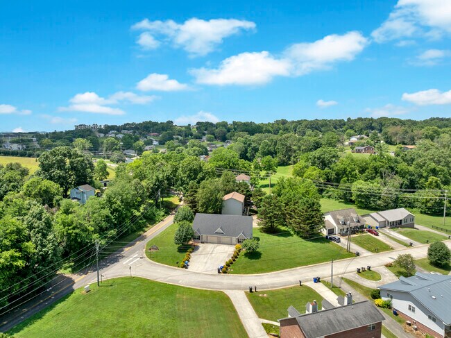 Foto del edificio - 711 Panther Creek Ct