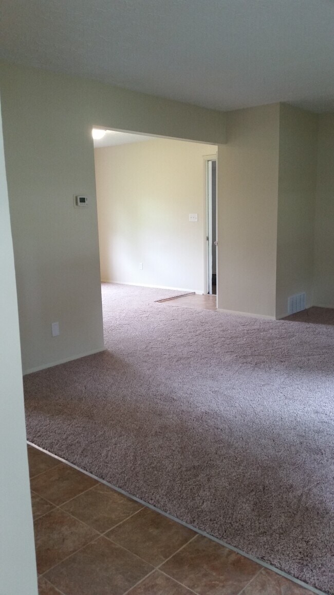 Foto del edificio - 543 E School St