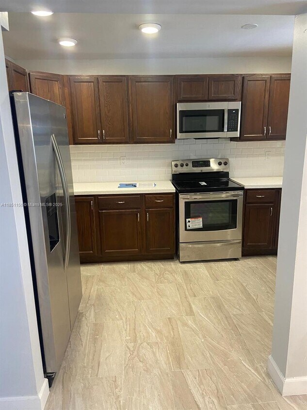 Foto principal - 1111 NW 19th Ave