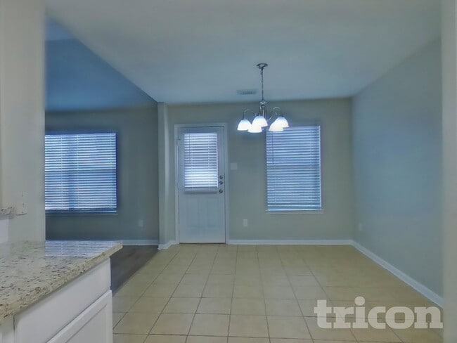 Building Photo - 14045 Buckskin Dr