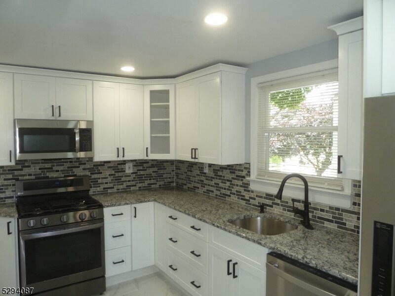 Foto principal - 85 E Passaic Ave