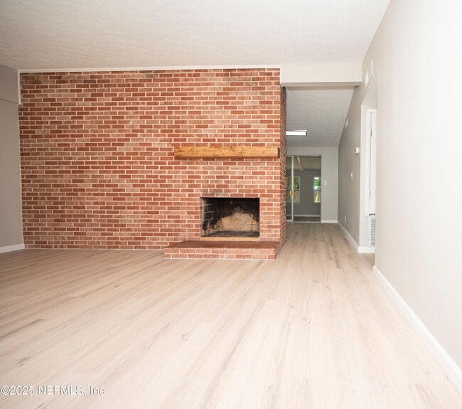 Building Photo - 313 Suzanne Dr
