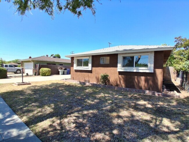 Foto del edificio - 1419 N Winery Ave