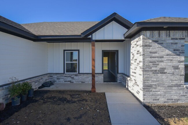 Foto del edificio - Beautiful 3 BR / 2 BA Home!