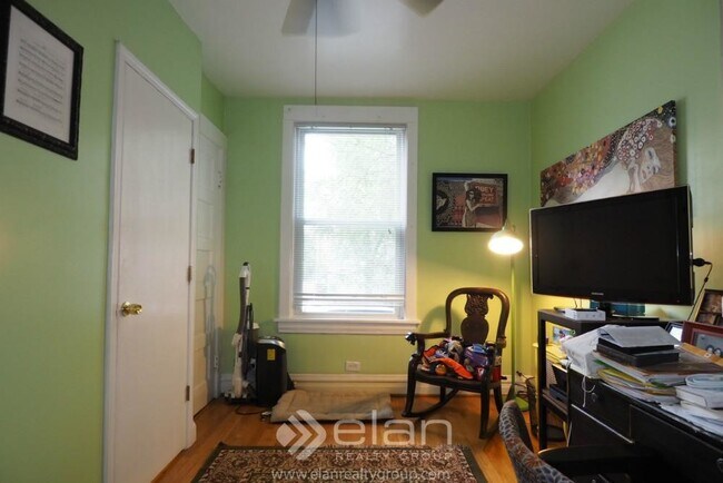 Building Photo - 3915 N Wolcott Ave