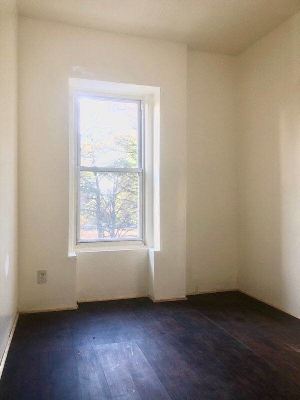 Building Photo - 817 Halsey St