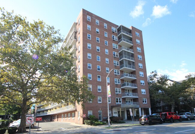 Bedford Tower - 444 Bedford St