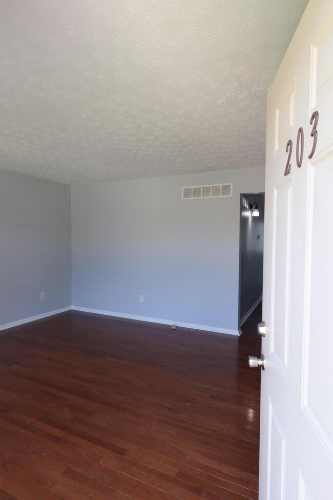 Building Photo - 203 Coburn Dr