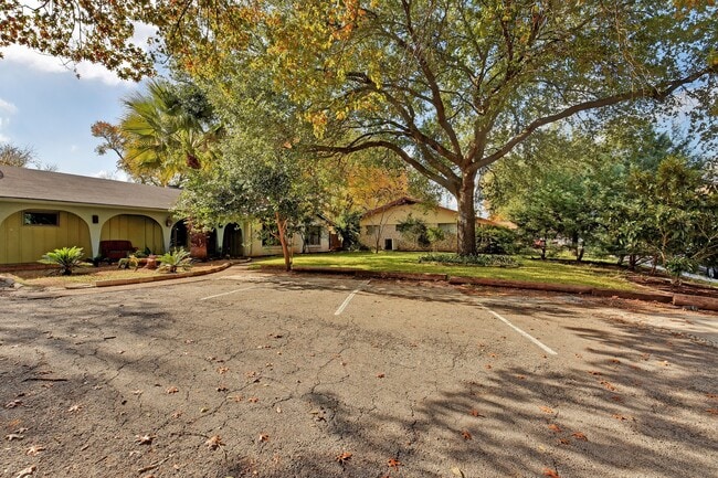 Building Photo - 3203 Loyola Ln