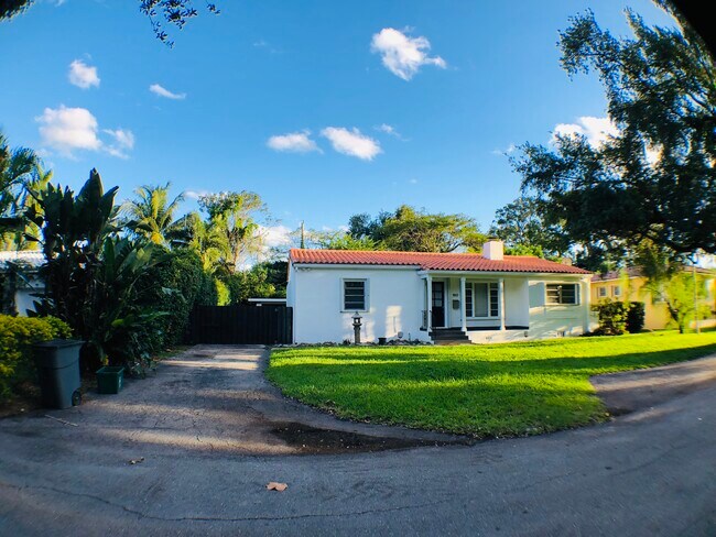 Front - 160 NW 101st St