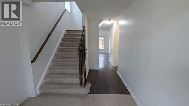 Building Photo - 19 Cromarty Ave