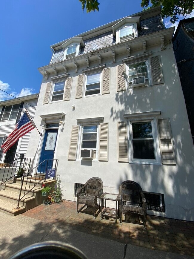 409 Farnsworth Avenue Unit Apt 3, Bordentown, NJ 08505 Apartments in