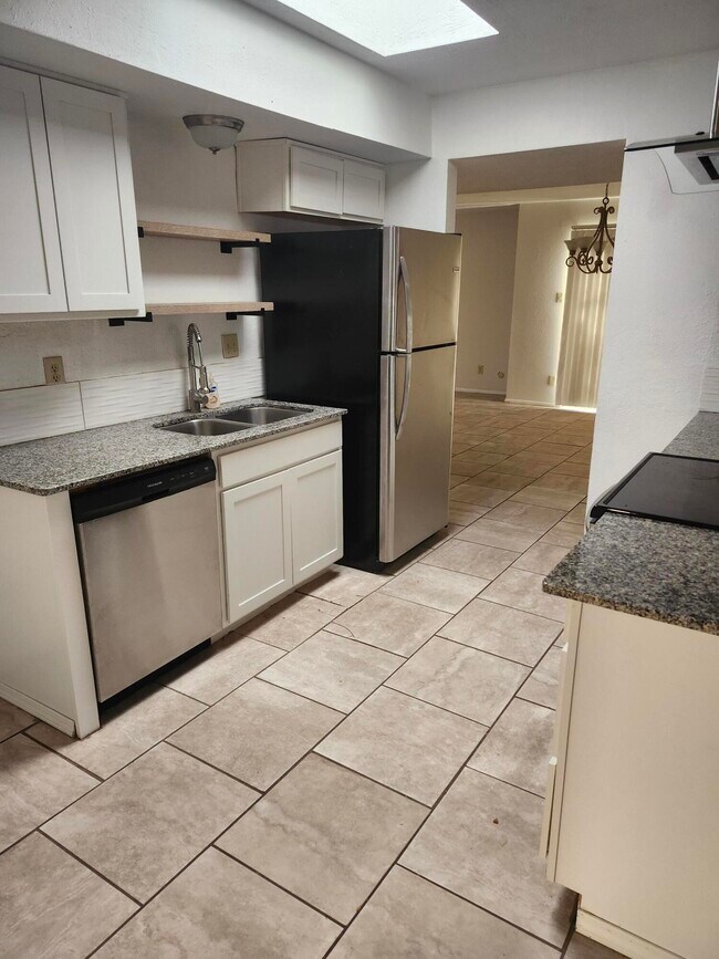 Foto del edificio - 8805 Yankee Dr NE