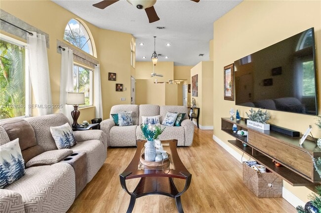 Foto del edificio - 7464 Pinewalk Dr S