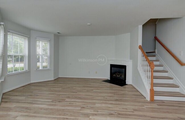 Building Photo - Very Nice 2br/2.5bth Townhome in The Towne...