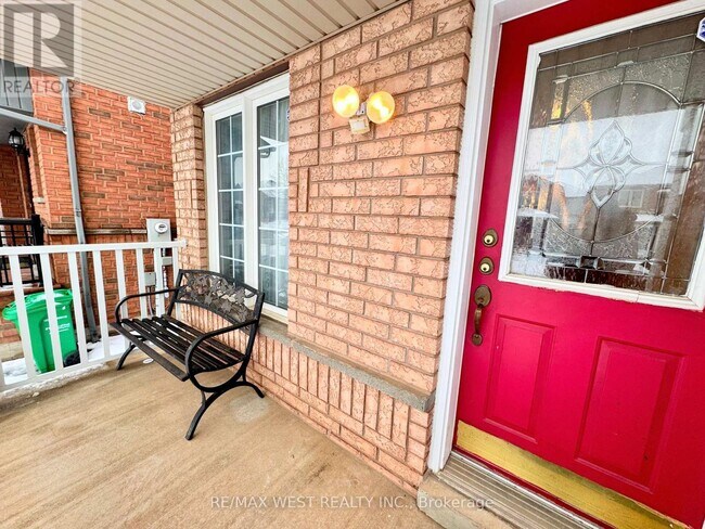 Building Photo - 98 Four Seasons Cir