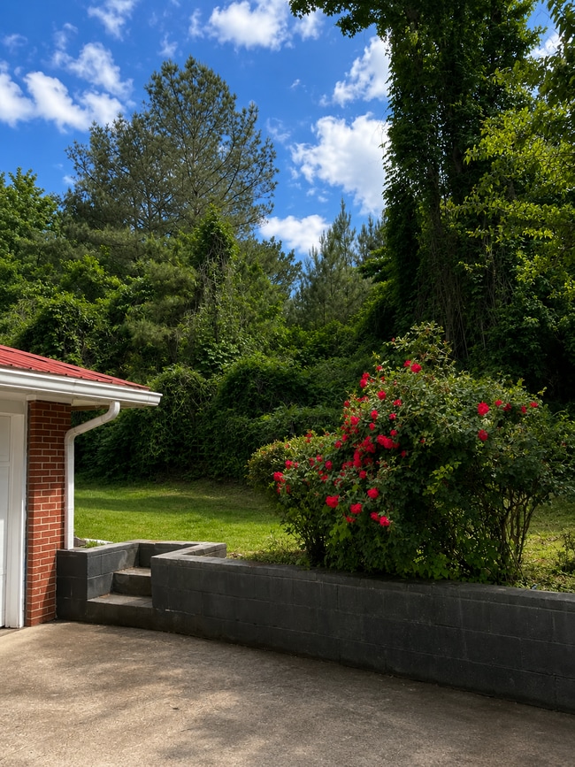 Building Photo - 8457 Thomaston Rd