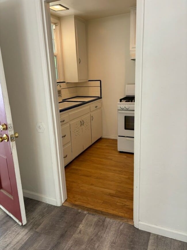 Building Photo - 821 Vine St