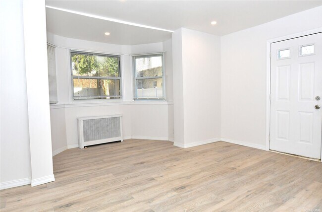 Foto del edificio - 241 Roslyn Rd