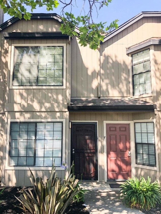 291 Gibson Dr, Hollister, CA 95023 Condo for Rent in Hollister, CA