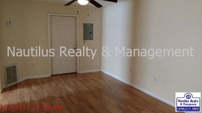 Foto del edificio - 2711 E 6th Pl