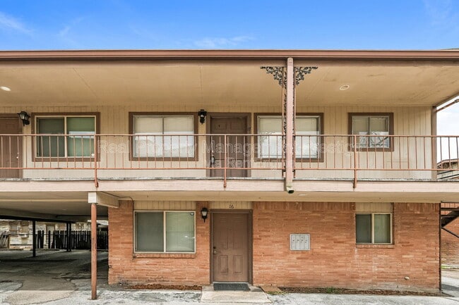 Photo - 1520 Yale St Apartment