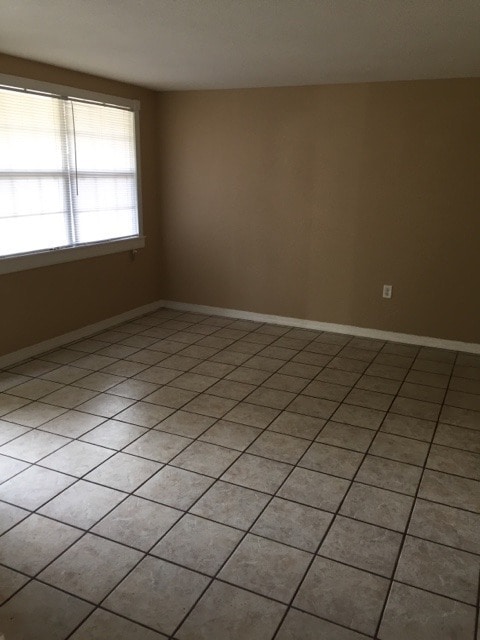 Building Photo - 2111 Smithfield Cir S