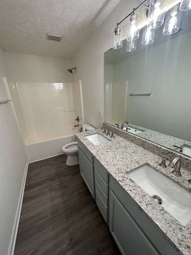 Building Photo - Laura Jeanne Luxury Townhome