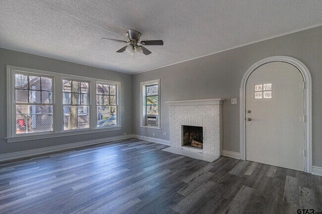 Foto del edificio - Charming 2 Bed, 1 Bath Home Near Downtown Tyler!