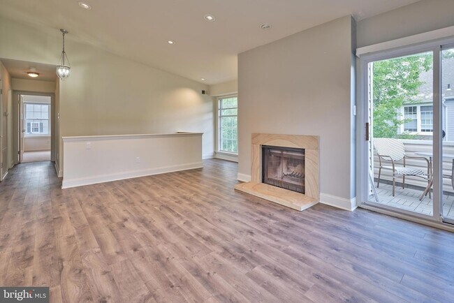 Foto del edificio - 51 Meadow Ln