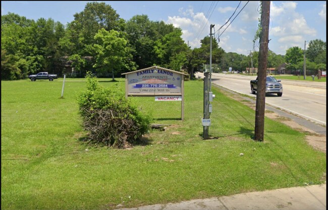 Foto del edificio - 12753 Plank Rd