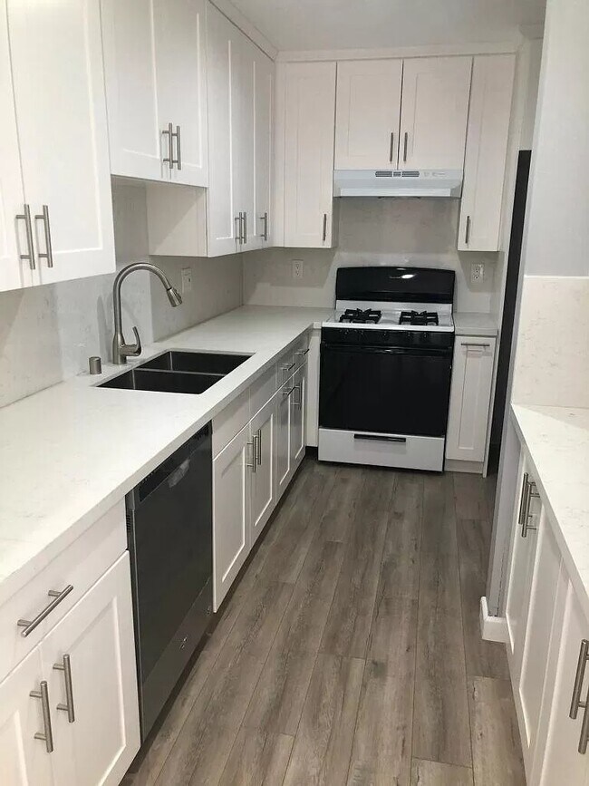 Kitchen - 9356 Mesa Verde Dr