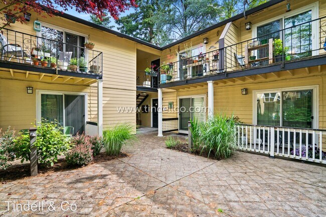 Building Photo - 2 br, 1 bath House - 3531 SW Troy St #11