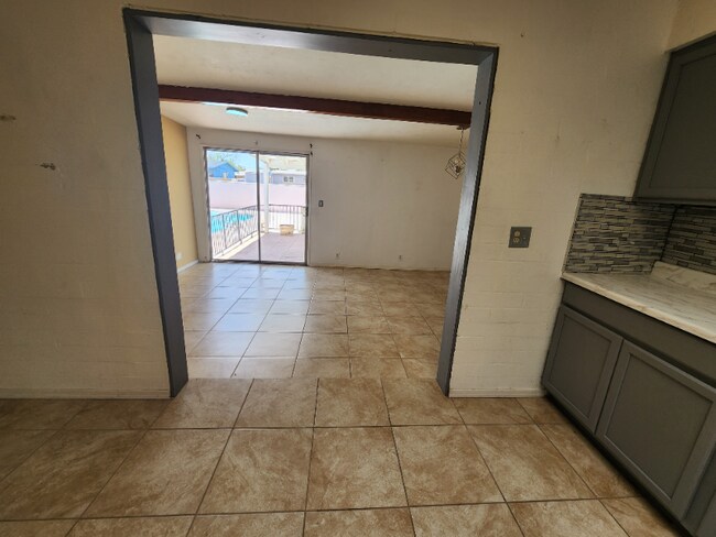 Building Photo - 6816 E Nelson Dr