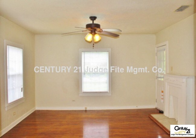 Foto del edificio - Charming 3/2 in Historic Waxahachie For Rent!