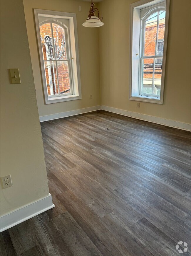 Building Photo - 611 E Colonial Ave