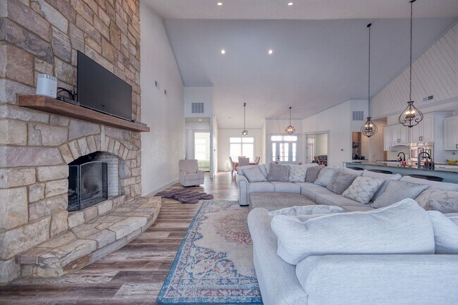 Building Photo - Mountain Retreat on 38 Acres--Only 4.4 mil...
