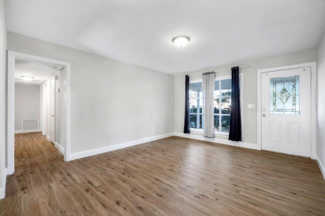 Foto del edificio - 6562 Ector Ct