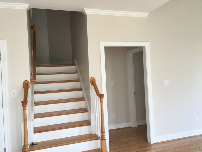 Building Photo - 3be/3ba Townhouse Near The Forest At Duke
