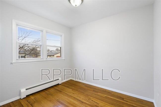 Building Photo - 307 Neptune Ave