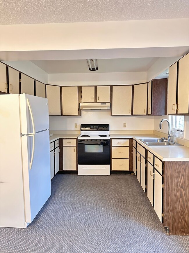 Building Photo - North Pole Home for Rent – 2BR, 1.5BA, Det...