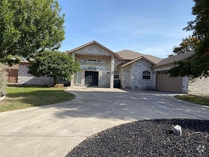 Building Photo - 122 White Feather Trail