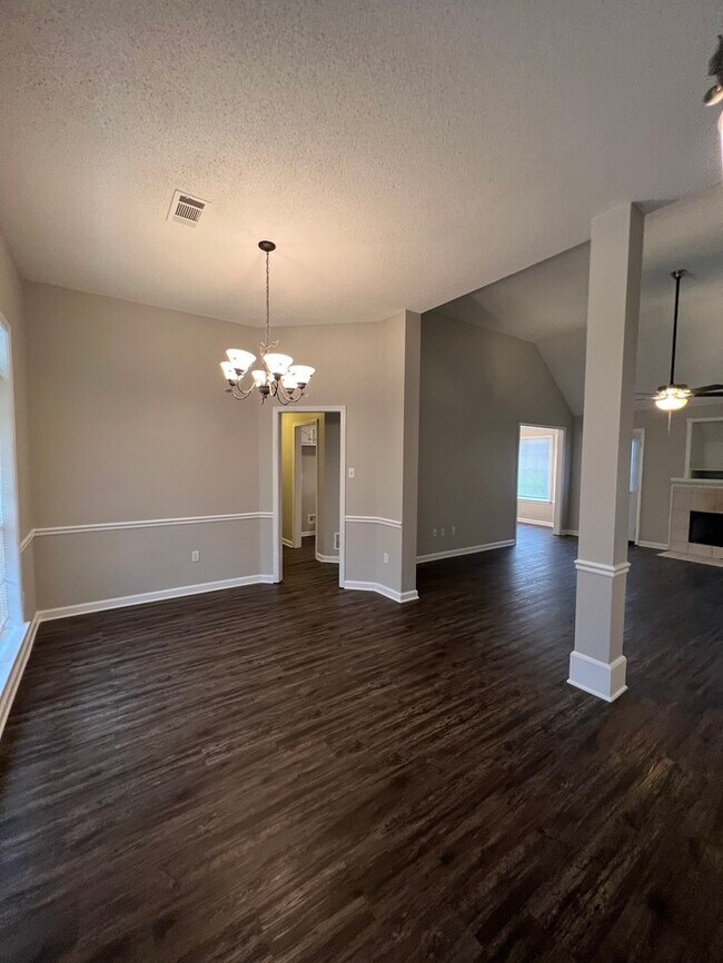 Building Photo - 270 Lakewood Dr