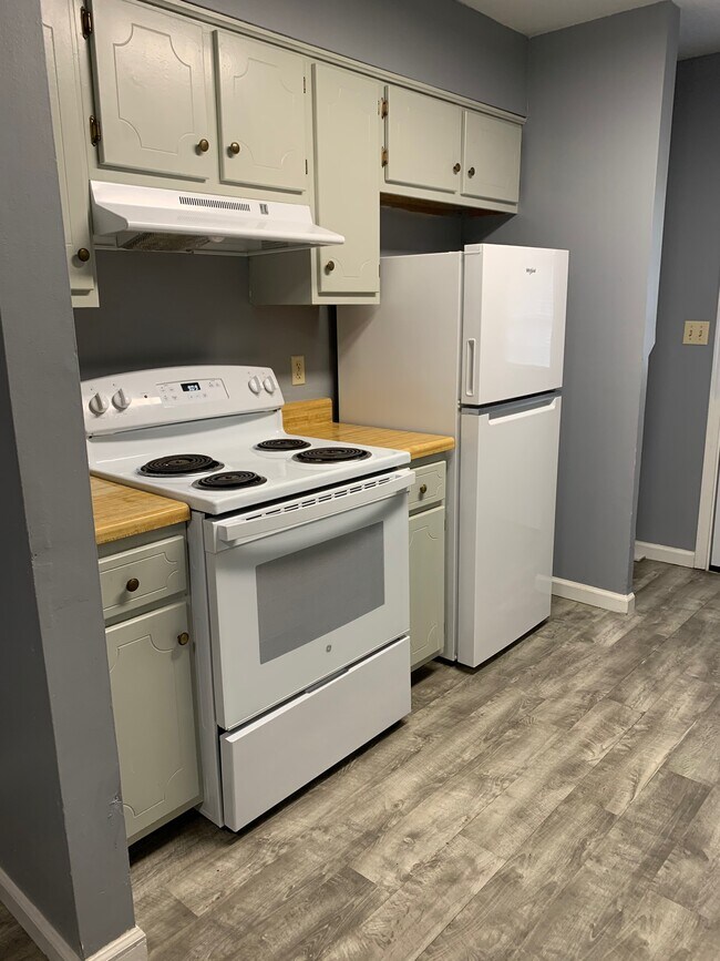 Foto del edificio - 103 Hines Blvd