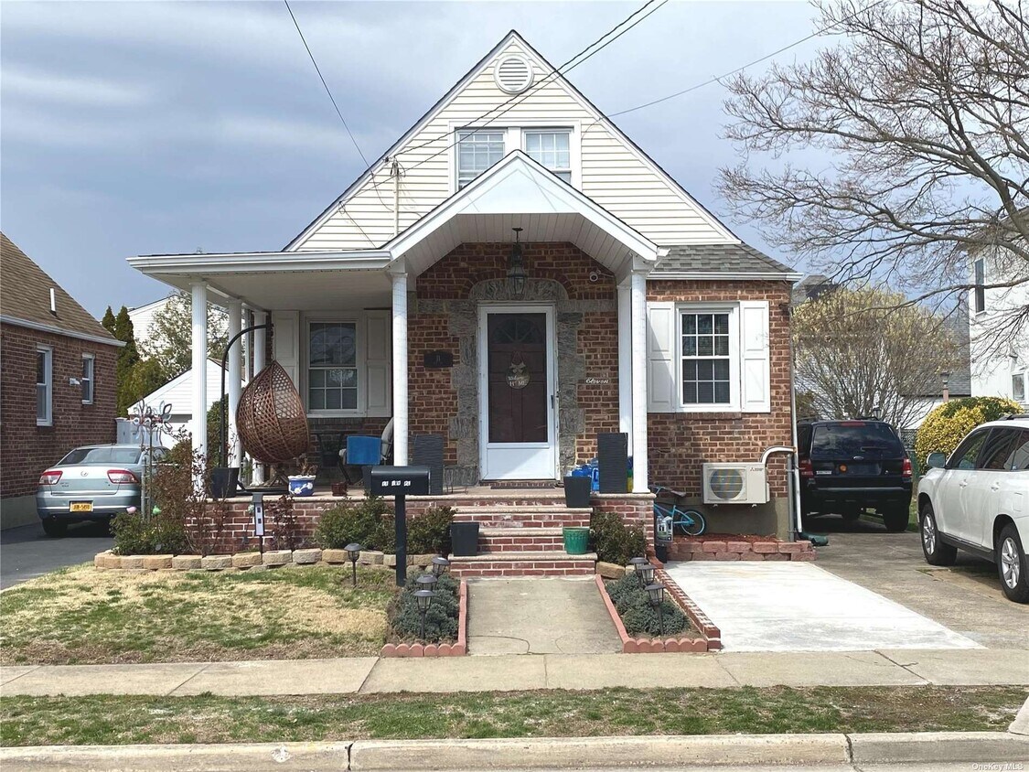 Primary Photo - 11 Ivy Pl