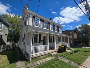 Building Photo - 509 Main St